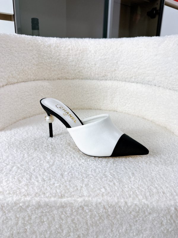 Chanel White Leather and Fabric CC Faux Pearl