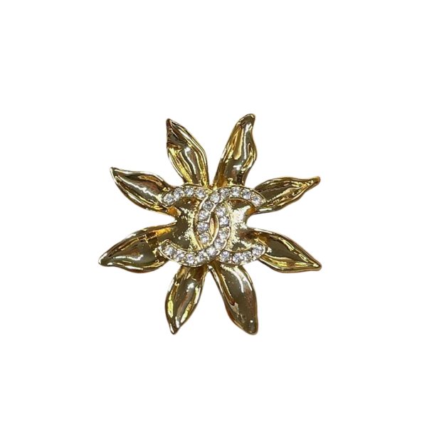 CHANEL BROOCH METAL GOLD AND CRYSTAL