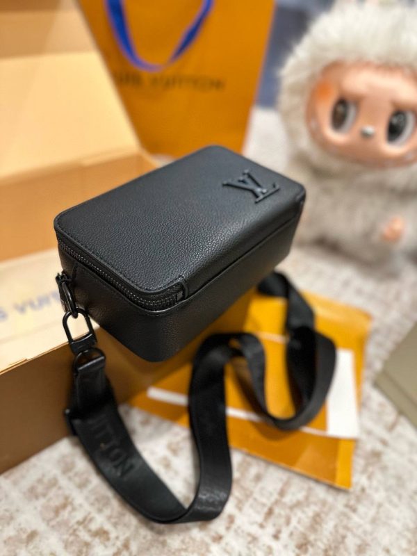 LV Alpha Messenger Black